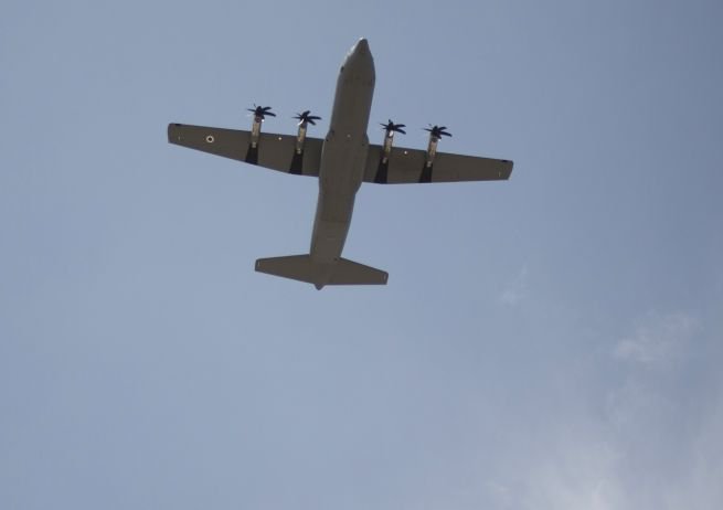 Členov posádky lietadla KC-130 Hercules, ktoré sa zrazilo so stíhačkou, vyhlásili za mŕtvych