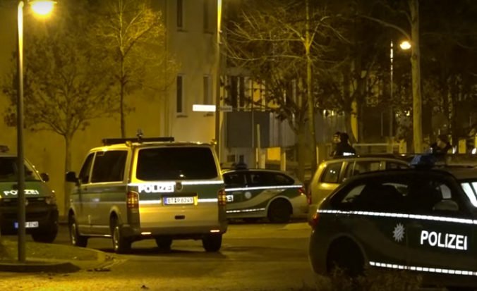 Video: V Bambergu zatkli migrantov z Eritrey, do policajtov hádzali dlažobné kocky