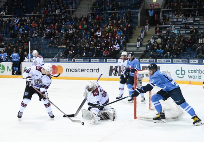 HC Slovan Bratislava mal proti Dinamu dobrý začiatok, ale v KHL si pripísal 10. prehru za sebou