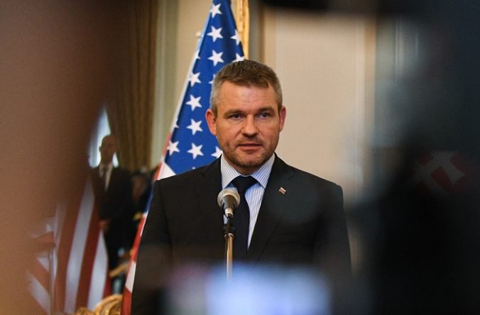 Platy štátnych a verejných zamestnancov stúpnu, podľa Pellegriniho ide o historický moment Platy štátnych a verejných zamestnancov stúpnu, podľa Pellegriniho ide o historický moment