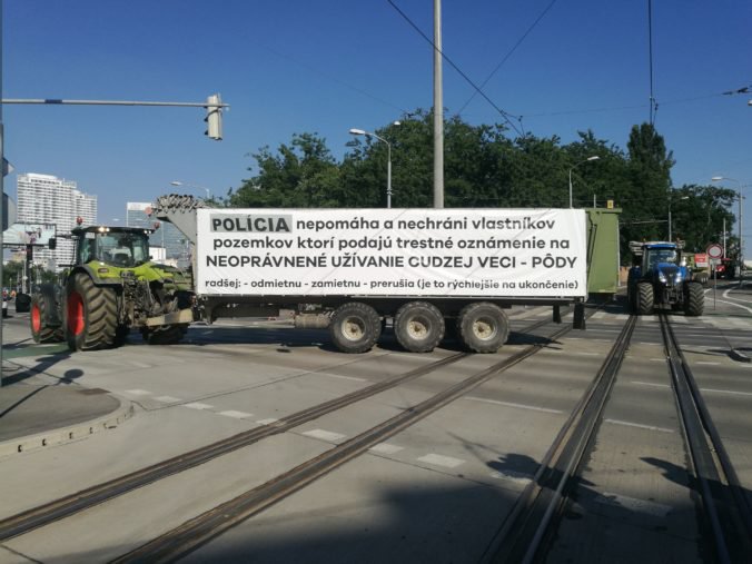 Slovenskí farmári vyhlásili štrajkovú pohotovosť a opäť pripravujú protesty na traktoroch