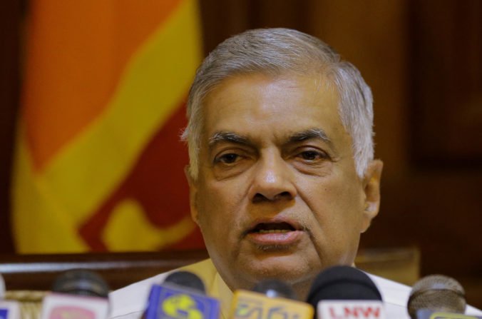 Zosadený premiér Srí Lanky získal dôveru parlamentu, prezident ho však znovu vo funkcii nechce