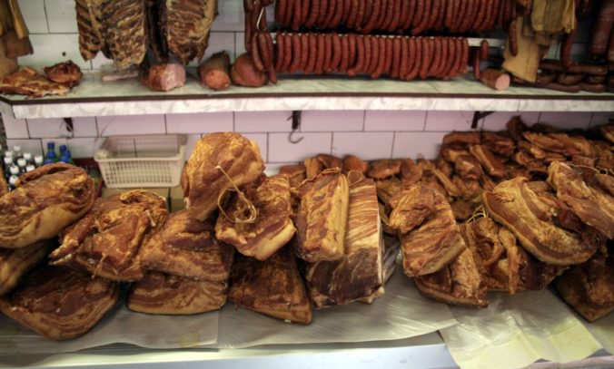 Ceny mäsa a mäsových výrobkov porastú, dôvodom aj ceny energií a príplatky za nočnú prácu