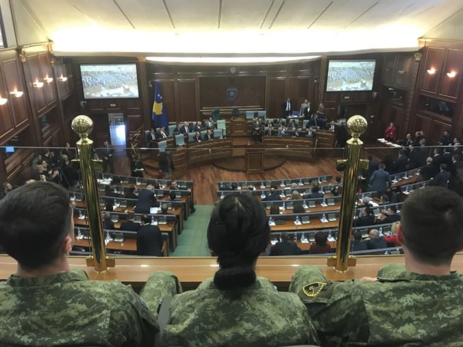 Kosovský parlament jednohlasne odsúhlasil vytvorenie regulárnej armády