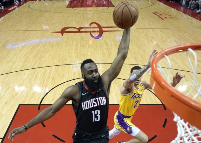 Video: Harden zostrelil Lakers druhým triple-double v sezóne, v NBA aj víťazstvá San Antonia a Orlanda