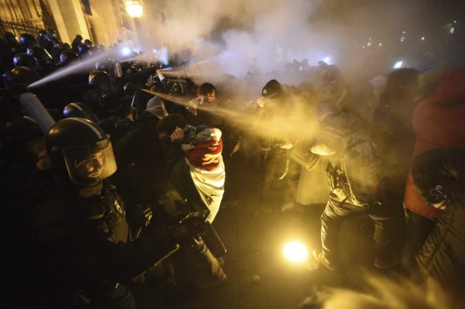 Video: Máme toho dosť aj Orbán, odstúp. Kričali tisíce ľudí na proteste proti otrokárskemu zákonu