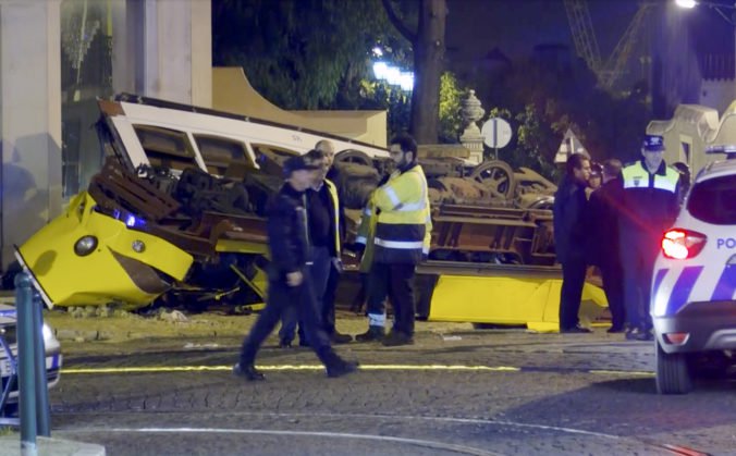 Video: V Lisabone sa vykoľajila električka, po vrazení do budovy ostalo mnoho zranených
