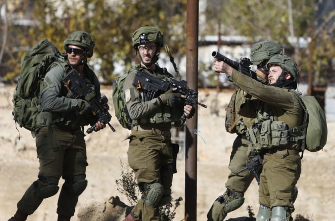 Izraelskí vojaci čiastočne zbúrali dom Palestínčana, obvineného zo zabitia dvoch Izraelčanov