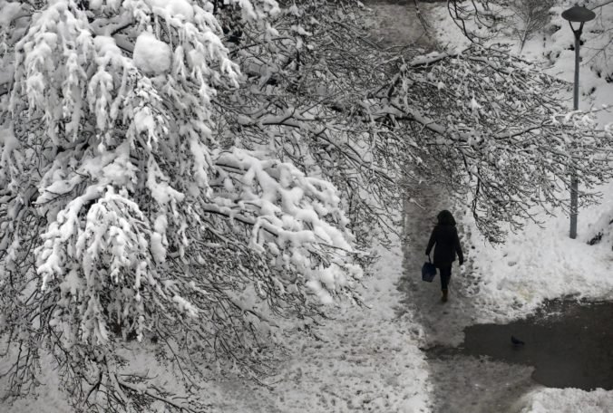 Chladné počasie v Srbsku si vyžiadalo mŕtvych, niekoľko dedín je bez elektriny
