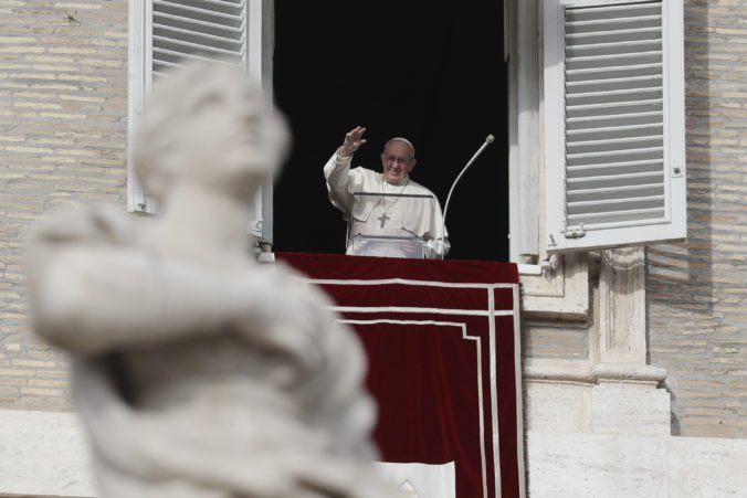 Nemôžete viniť migrantov z každého zla, odkázal politikom pápež František