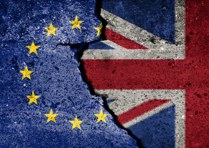 Európska komisia začala prípravy na brexit bez dohody, chce obmedziť narušenie kľúčových oblastí