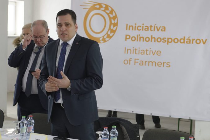 Slovensko by malo urobiť pre problémy s vyplácaním farmárov ešte viac, tvrdia europoslanci