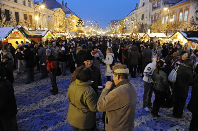 Vianočné trhy na košickej Terase boli aj o pomoci rodinám v krízových centrách