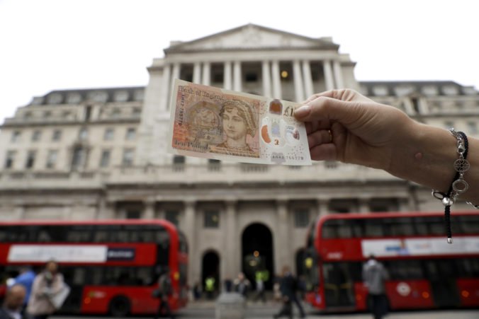 Britská centrálna banka úrokovú sadzbu nezmenila, poukázala aj na neistotu súvisiacu s brexitom