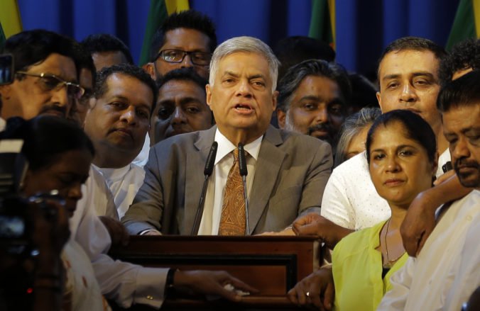 Srílanský prezident vymenoval novú vládu, premiérom je odvolaný Vikramasinghe