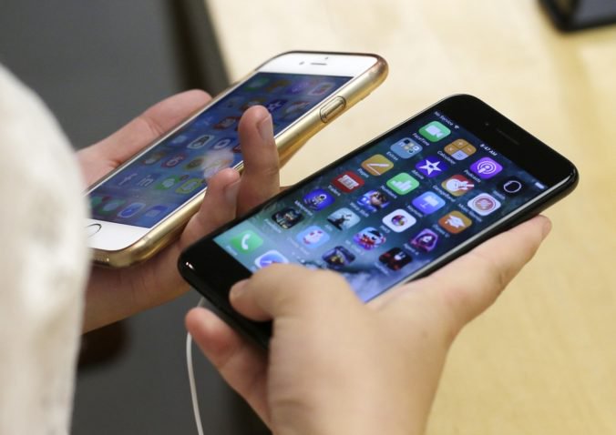 Apple sťahuje staršie modely iPhonov z predaja, dôvodom sú prehraté súdne spory