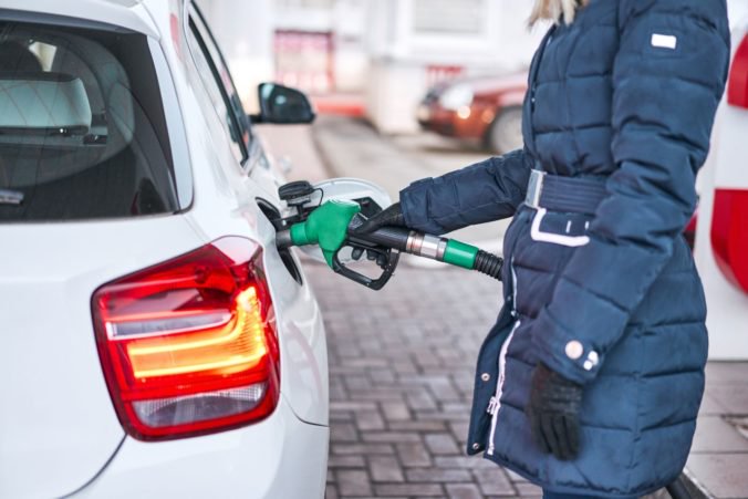 Ceny najpredávanejšieho benzínu a nafty sa na Slovensku znížili už siedmy týždeň po sebe