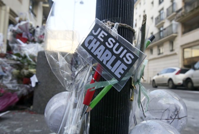 Úrady obvinili muža, ktorý sa podieľal na útoku na redakciu Charlie Hebdo