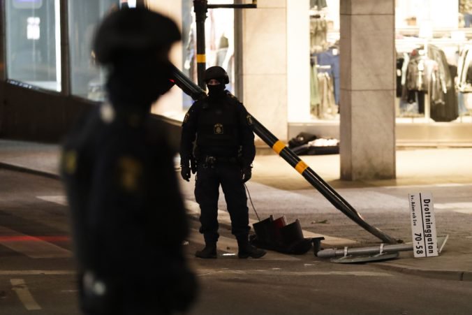 Švédska prokuratúra obvinila troch mužov z prípravy extrémistického útoku