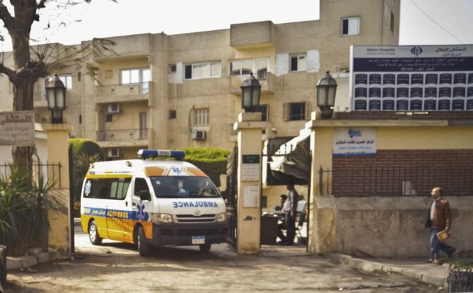 Výbuch bomby pri pyramídach v Gíze zasiahol autobus s turistami a zabil dvoch ľudí