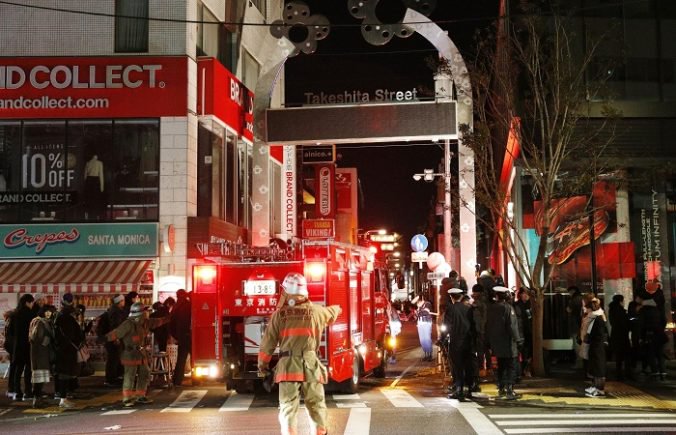 Dodávka narazila do oslavujúcich ľudí v Tokiu, podľa polície išlo o zámerný útok