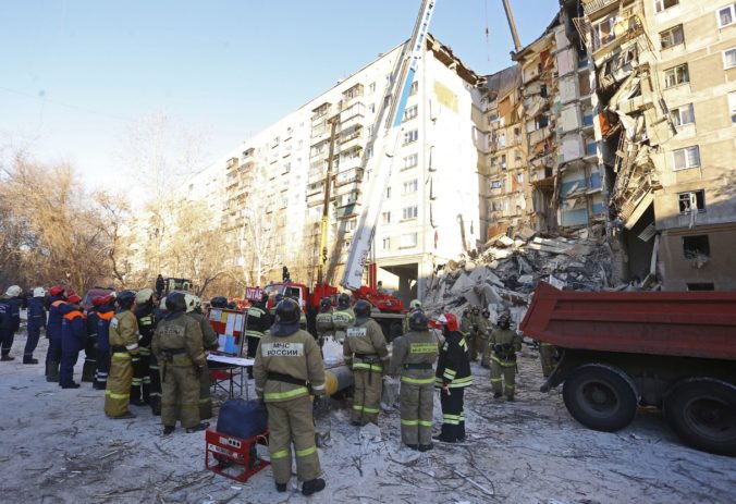 Pod ruinami budovy v Magnitogorsku našli jedenásťmesačného chlapca, v Moskve podstúpi operáciu