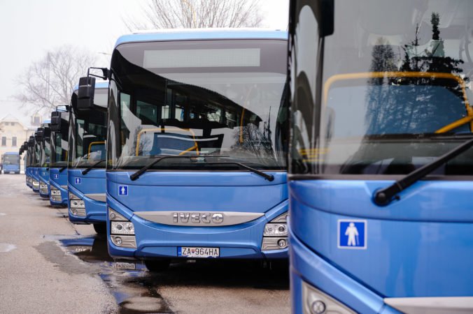 Autobusovým spoločnostiam na Slovensku chýbajú vodiči, situácia sa stále zhoršuje