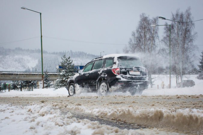 Hasiči sprejazdnili Bielovodskú a Javorovú dolinu, vo viacerých obciach odstraňujú návaly snehu