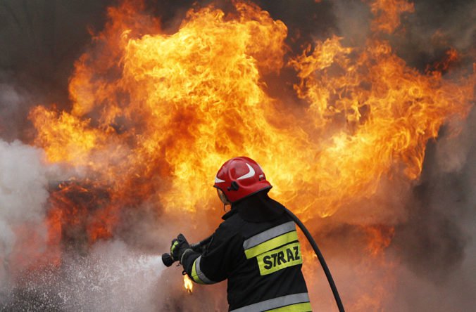 Video: V poľskom zábavnom centre vypukol požiar, po jeho uhasení našli telá tínedžeriek