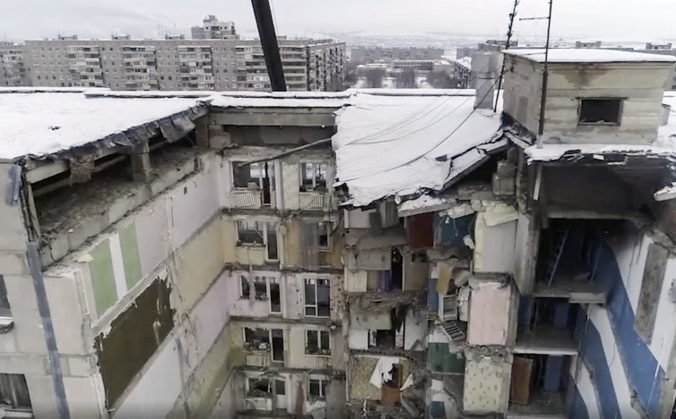 Video: V troskách zrútenej budovy v Magnitogorsku nenašli žiadne stopy po výbušninách