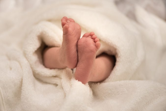Vyšetrujú zdravotnícke zariadenie, kde sa žene vo vegetatívnom stave narodilo dieťa