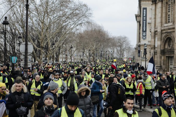Foto: Počas protestov „žltých viest“ vo Francúzsku skupina ľudí prenikla do vládnej budovy