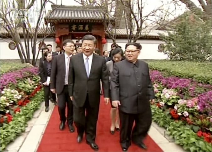 Severokórejský líder Kim Čong-un nečakane pricestoval do Pekingu na pozvanie Si Ťin-pchinga