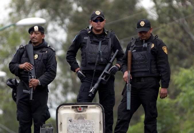 V Mexiku objavili 21 tiel, krviprelievanie vyvolal konflikt medzi drogovými gangmi
