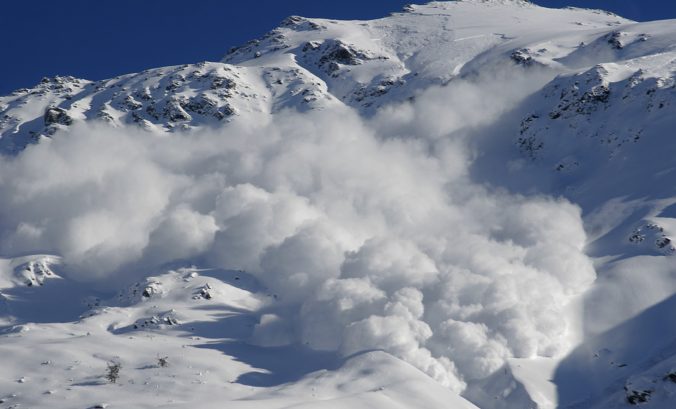 Vo všetkých pohoriach platí 2. stupeň lavínového nebezpečenstva, so snežením sa bude zvyšovať