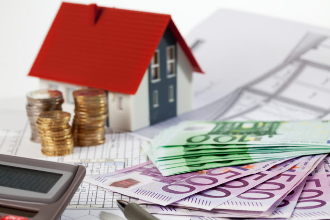 Tri štvrtiny Slovákov očakávajú zvýšené mesačné výdavky, peniaze by investovali hlavne do domácnosti