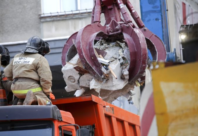 Výbuch plynu v meste Šachty má ďalšie obete, v troskách bytového domu našli tri telá