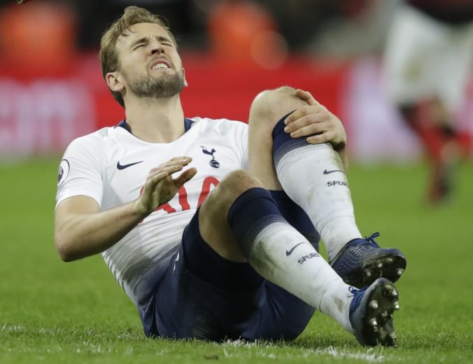 Video: Kanonier Kane sa v šlágri Premier League zranil, „kohútom“ bude chýbať až dva mesiace