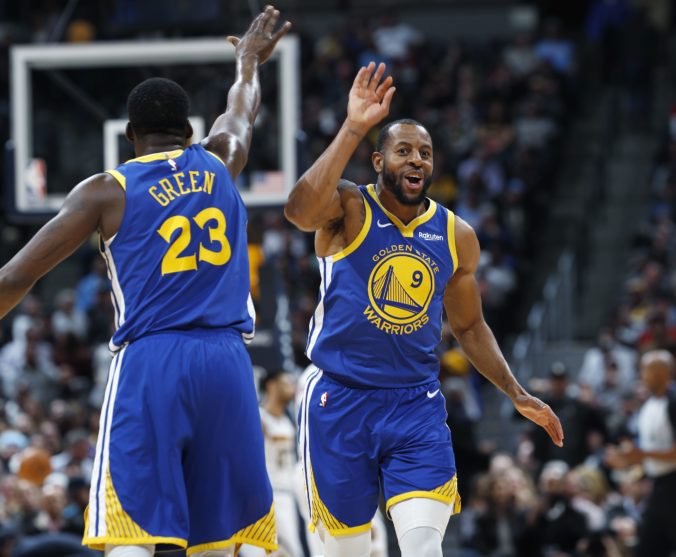 Video: Warriors v šlágri NBA utvorili nový rekord, Oklahoma doma nečakala zakopla