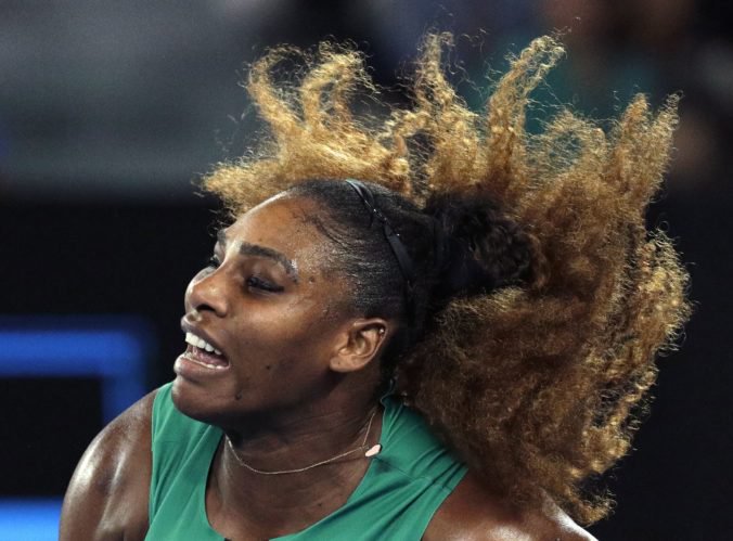 Serena hladko postúpila do 3. kola Australian Open, jej sestra Venus uštedrila súperke aj „kanára“