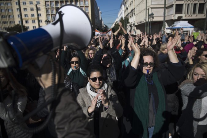 V Atenách protestujú stovky učiteľov, nesúhlasia s novými kritériami prijímania zamestnancov