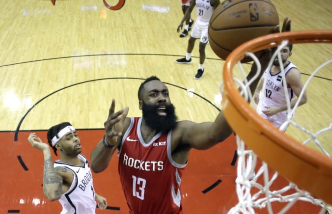 Video: V NBA sa hrali dve predĺženia, Houstonu na triumf nestačilo ani 58 bodov Hardena