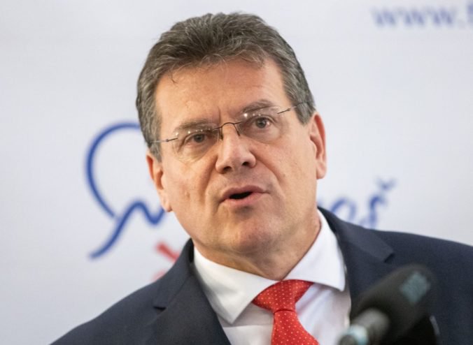 Šefčovič prijal ponuku strany Smer-SD a bude kandidovať na prezidenta