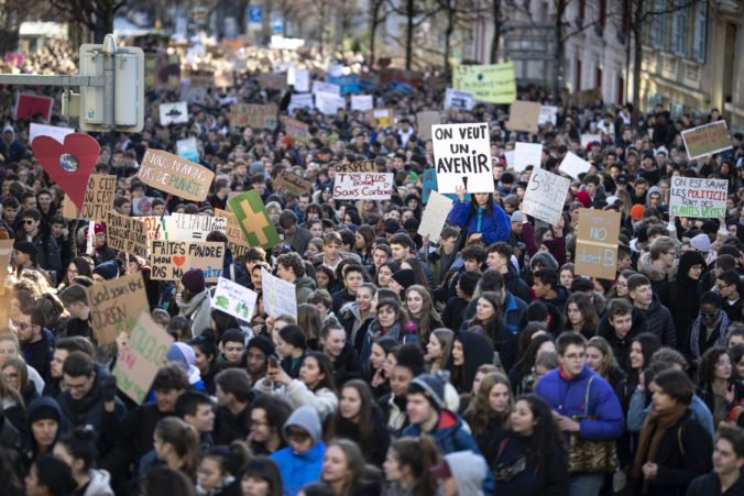 Tisícky študentov protestovali v Európe proti nečinnosti v boji proti klimatickým zmenám