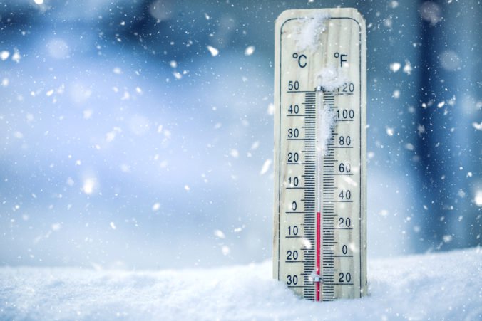 Čakajú nás chladné noci a teploty môžu klesnúť až na -20 stupňov, meteorológovia vydali výstrahy