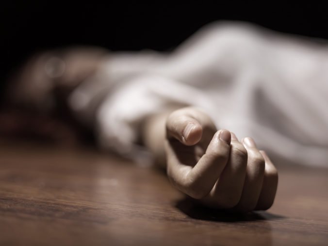 V obci Choňkovce našli mŕtvu ženu, polícia začala vyšetrovanie pre zločin zabitia