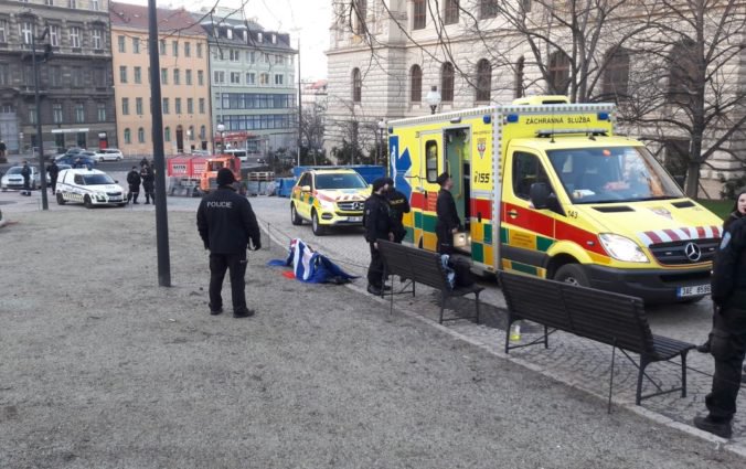 V Prahe sa ďalší muž pokúsil upáliť, polícii sa podarilo predísť nešťastiu