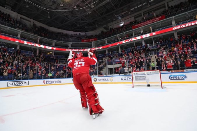Video: Hudáček si pred Zápasom hviezd KHL osviežil zručnosti, na ľade vyzvŕtal krajanku Čupkovú