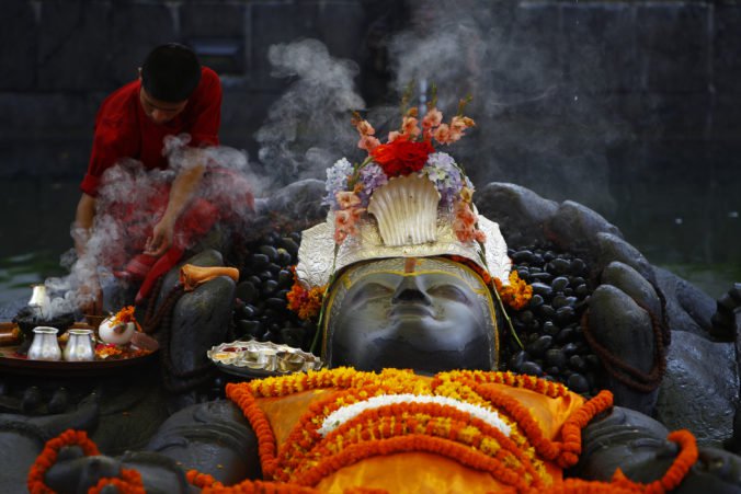 Nepálska polícia hľadá nasledovníkov duchovného vodcu, mnohí ho považujú za reinkarnáciu Budhu