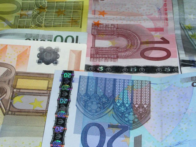 S eurom je spokojných rekordných 9 z 10 Slovákov